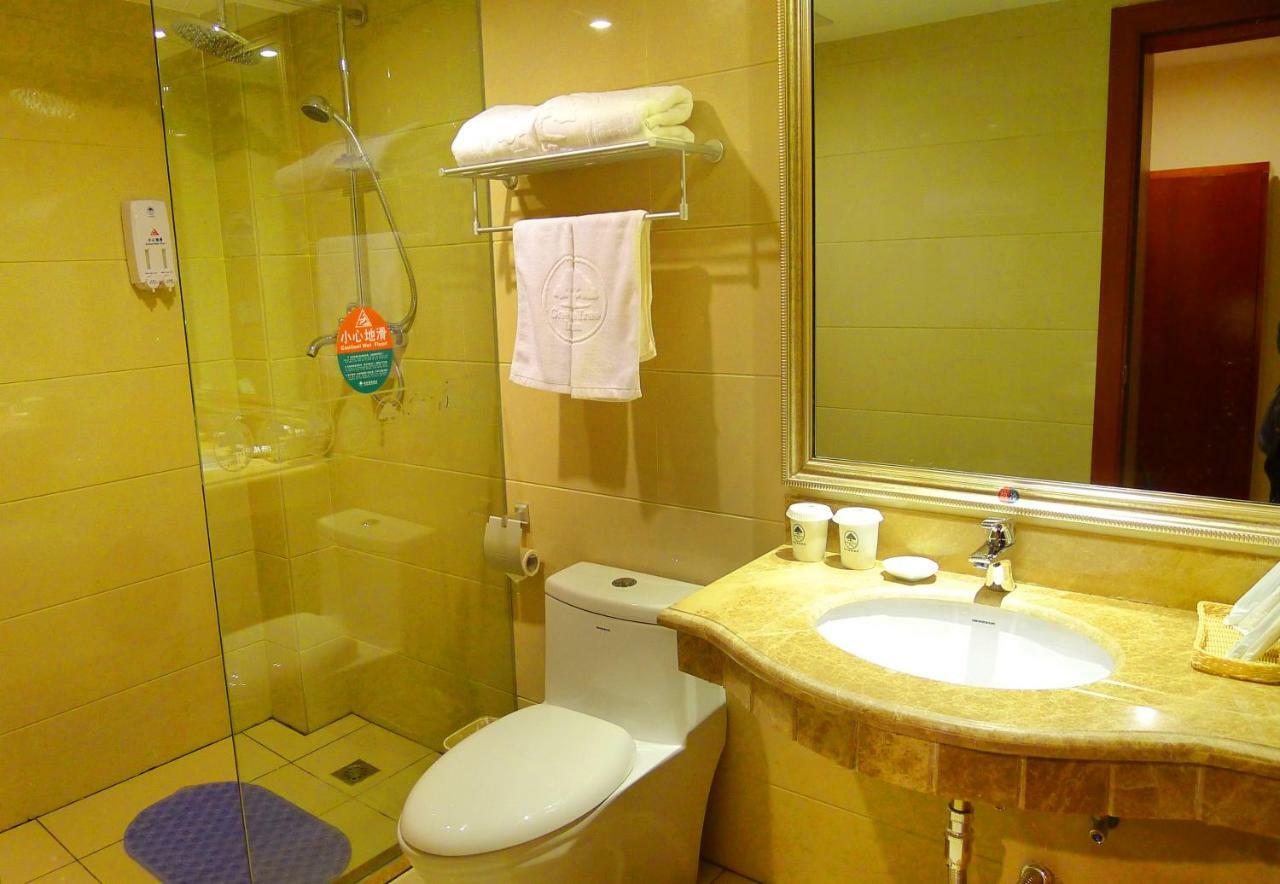 Greentree Inn Guiyang Court Street West Zhongshan Road Subway Station Business Hotel ภายนอก รูปภาพ